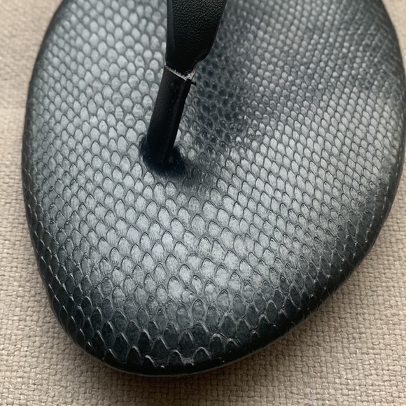 Circus by Sam Edelman "Gavin" Leather T-Strap Studded Sandal Black Size 9.5 - Picture 7 of 16